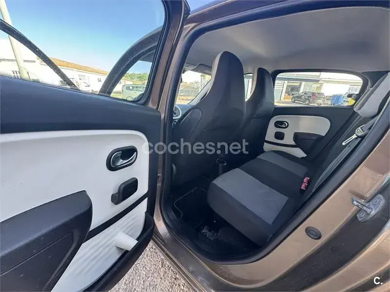 Usado Renault Twingo Zen 90 CV (66 kW) 2015 Marrón Utilitario