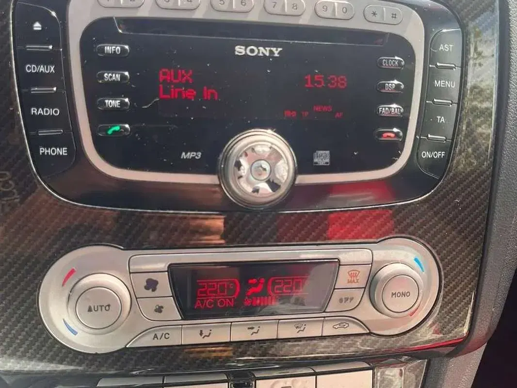 Usado Ford Focus 116 CV (85 kW) 2008 Rojo Berlina