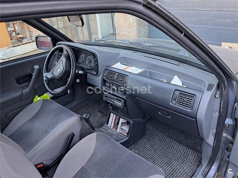 Usado Ford Orion Ghia 102 CV (75 kW) 1987 Azul Berlina