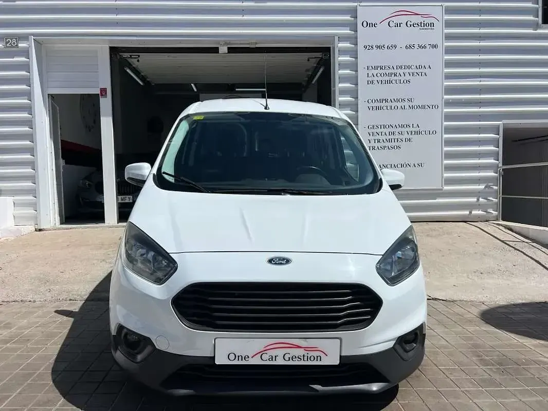 Usado Ford Tourneo Ambiente 102 CV (75 kW) 2019 Blanco Van