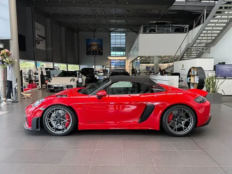 Usado Porsche 718 500 CV (367 kW) 2024 Rojo Descapotable