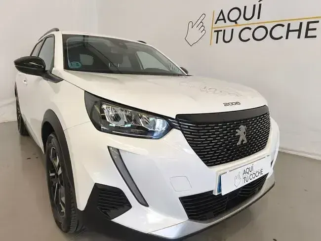 Usado Peugeot 2008 Allure 110 CV (80 kW) 2022 Blanco SUV