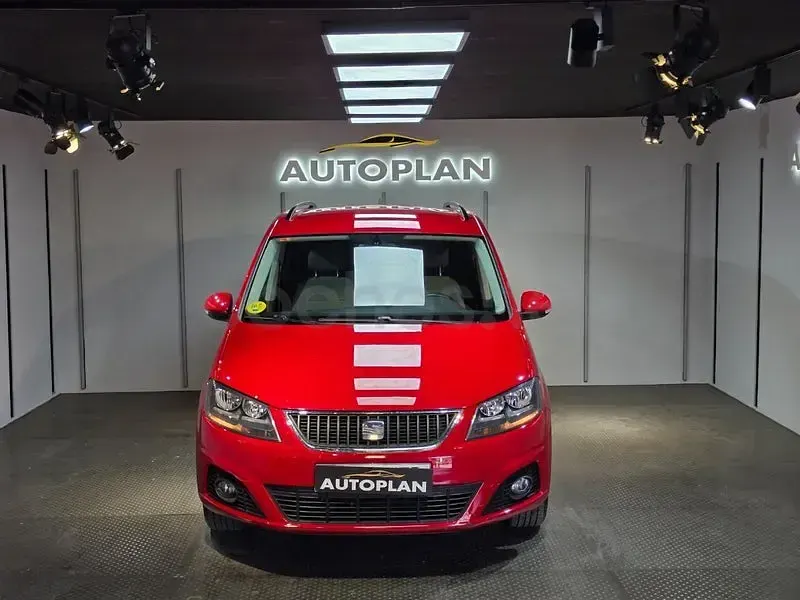 Usado Seat Alhambra Style 140 CV (102 kW) 2014 Granate Monovolumen
