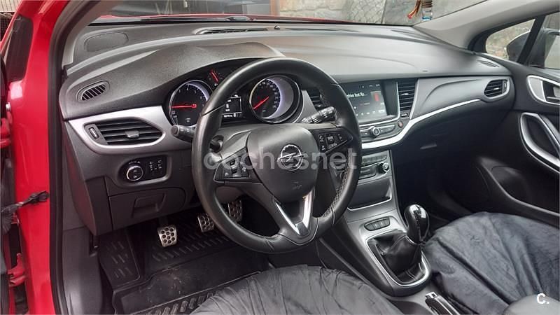 Usado Opel Astra Selective 125 CV (91 kW) 2017 Rojo Berlina