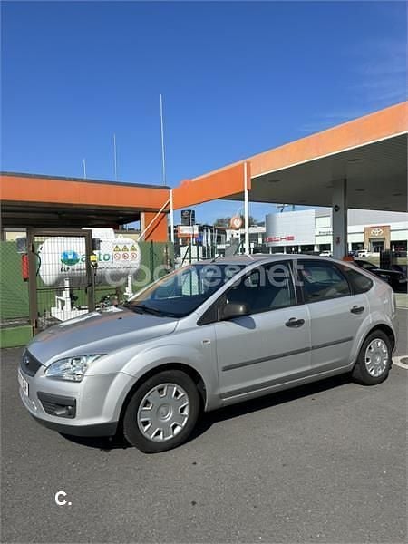 Gris / plata Usado 2005 Ford Focus Trend Berlina | 4500 € (Precio justo) - Imagen 1/4