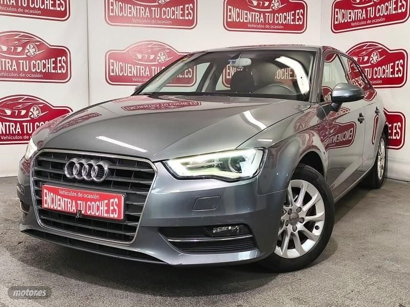 Usado Audi A3 Attraction 122 CV (89 kW) 2013 Gris / plata Berlina