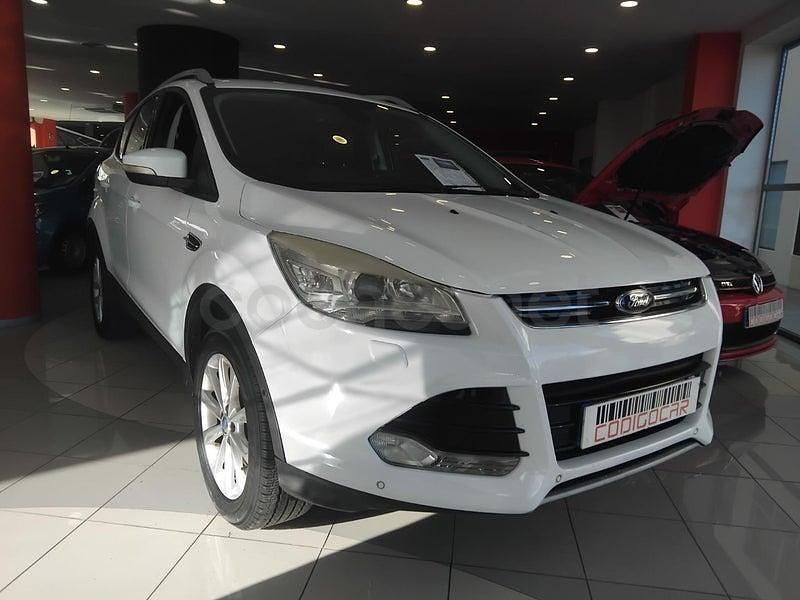 Usado Ford Kuga Trend 120 CV (88 kW) 2014 Blanco SUV