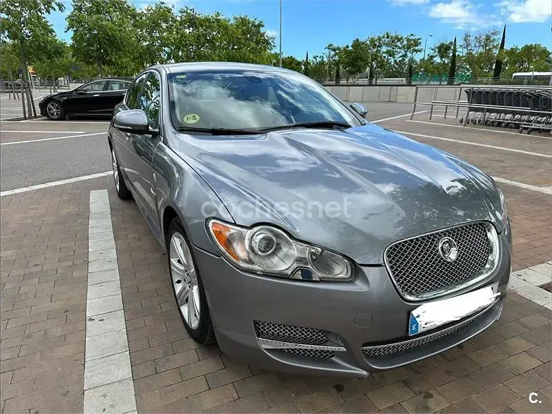 Usado Jaguar XF Luxury 240 CV (176 kW) 2011 Gris / plata Berlina