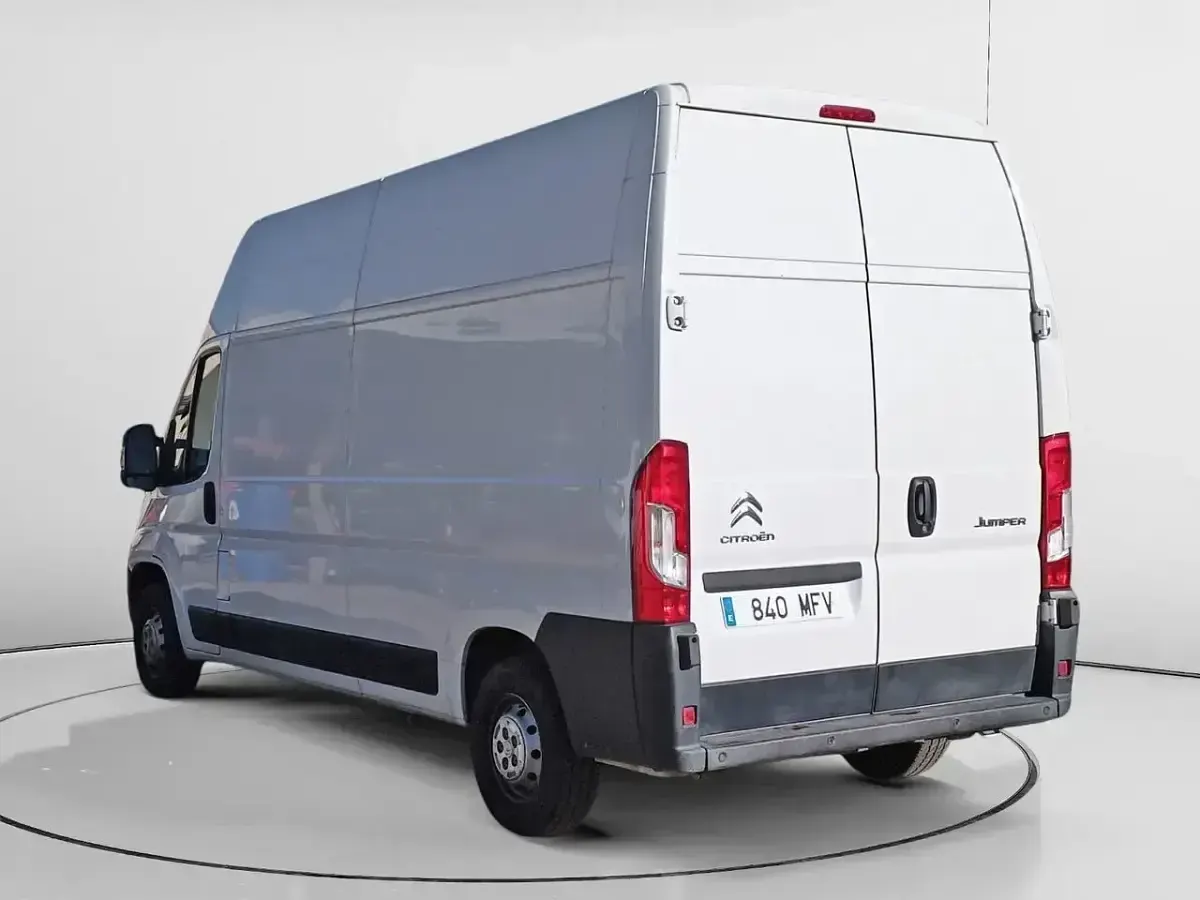 Usado Citroën Jumper 140 CV (102 kW) 2023 Blanco Monovolumen
