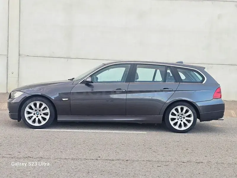 Begagnad BMW 330 231 HK (169 kW) 2007 Grå Kombi