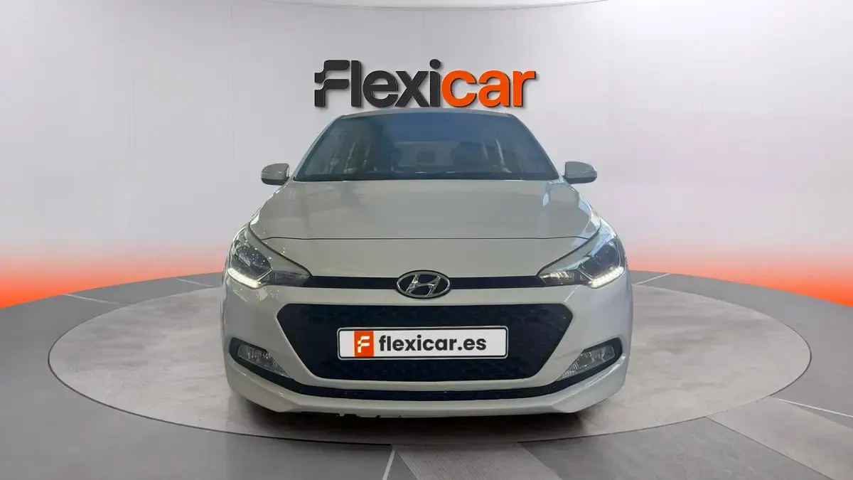 Usado Hyundai i20 84 CV (61 kW) 2018 Blanco Berlina