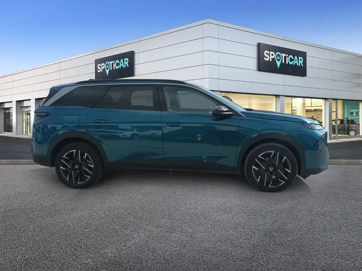 Usado Peugeot 5008 Allure 136 HP (100 kW) 2025 Azul SUV