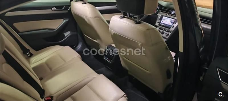 Usado VW Passat Edition 120 CV (88 kW) 2017 Azul Berlina