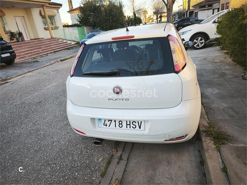 Usado Fiat Punto Easy 69 CV (50 kW) 2013 Blanco Utilitario