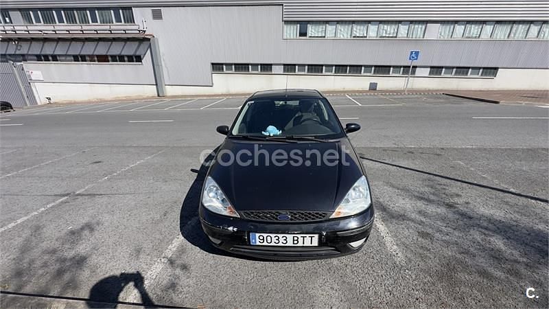 Usado Ford Focus Ghia 90 CV (66 kW) 2002 Negro Berlina