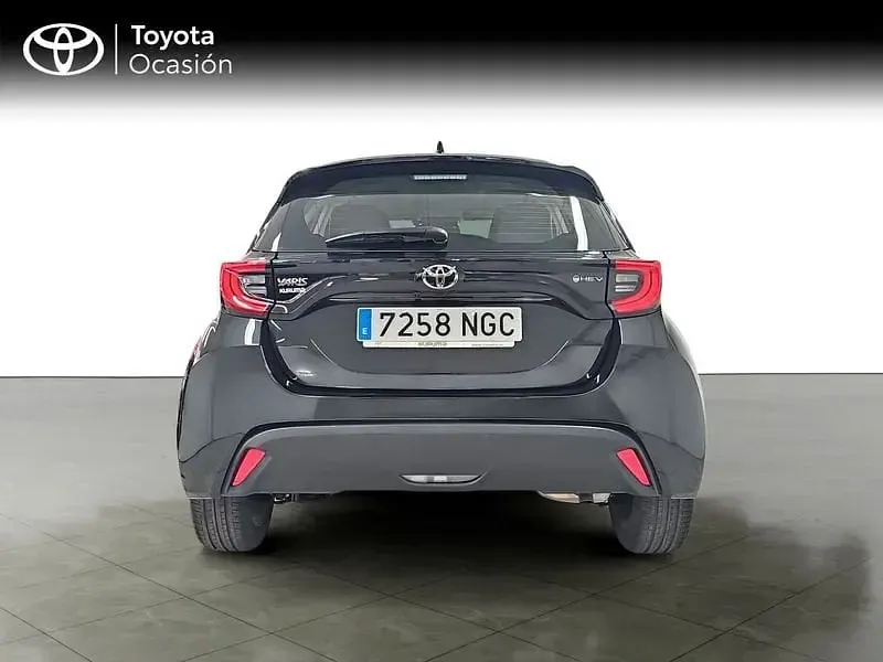 Usado Toyota Yaris Active 116 CV (85 kW) 2025 Negro Utilitario