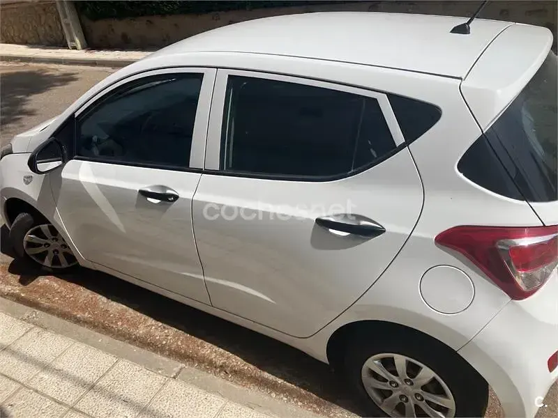 Usado Hyundai i10 Eco 66 CV (48 kW) 2015 Blanco Utilitario