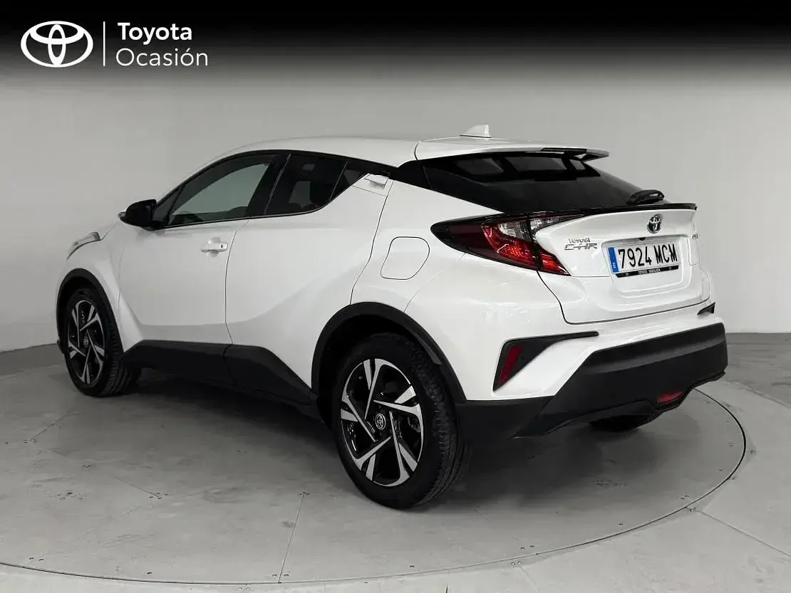 Käytetty Toyota C-HR Advance 122 HP (89 kW) 2022 Valkoinen Katumaasturi