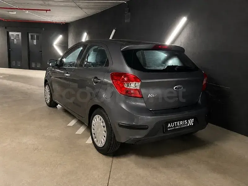 Usado Ford Ka Plus Active 85 CV (62 kW) 2019 Gris / plata Utilitario
