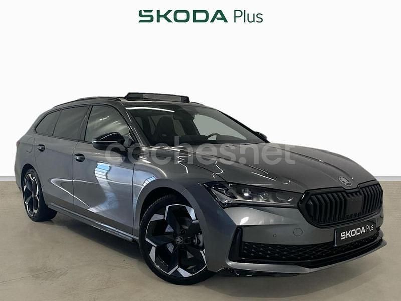 Gris Usado 2025 Skoda Superb SportLine Familiar | 41.900 € (Caro) - Imagen 1/4