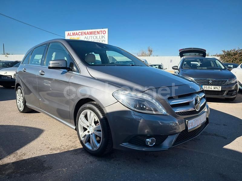 Usado Mercedes B200 136 CV (100 kW) 2014 Marrón Monovolumen