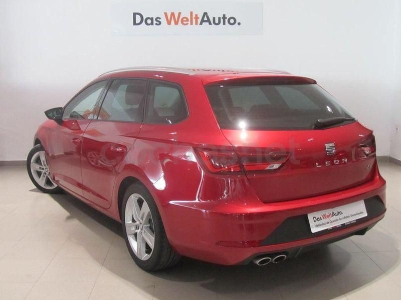 Usado Seat Leon FR 130 CV (95 kW) 2019 Rojo Familiar