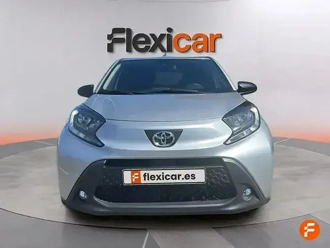 Usado Toyota Aygo Play 72 CV (52 kW) 2023 Gris