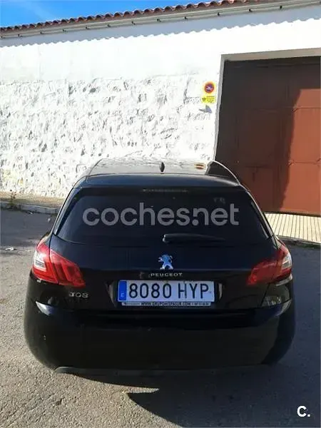 Usado Peugeot 308 Allure 120 CV (88 kW) 2014 Negro Berlina