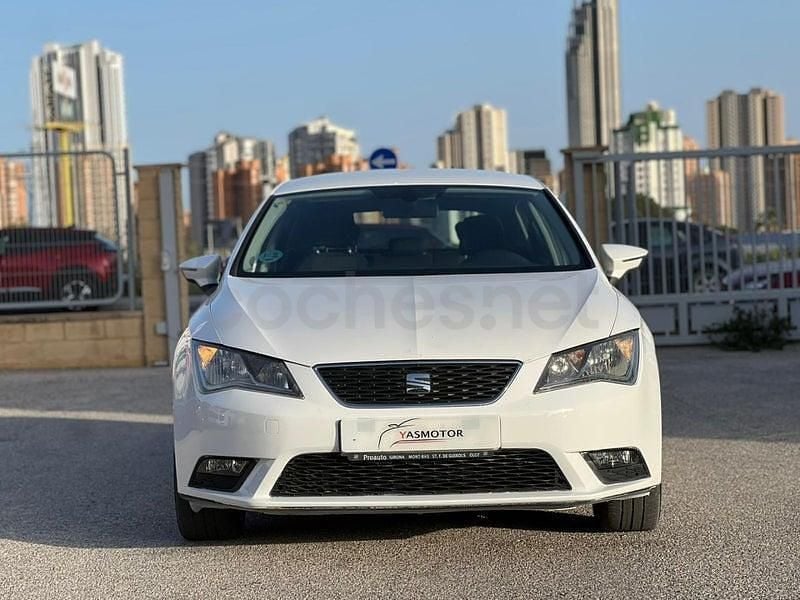 Usado Seat Leon Reference 105 CV (77 kW) 2013 Blanco Berlina