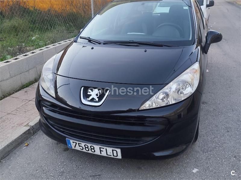 Usado Peugeot 207 75 CV (55 kW) 2007 Negro Berlina
