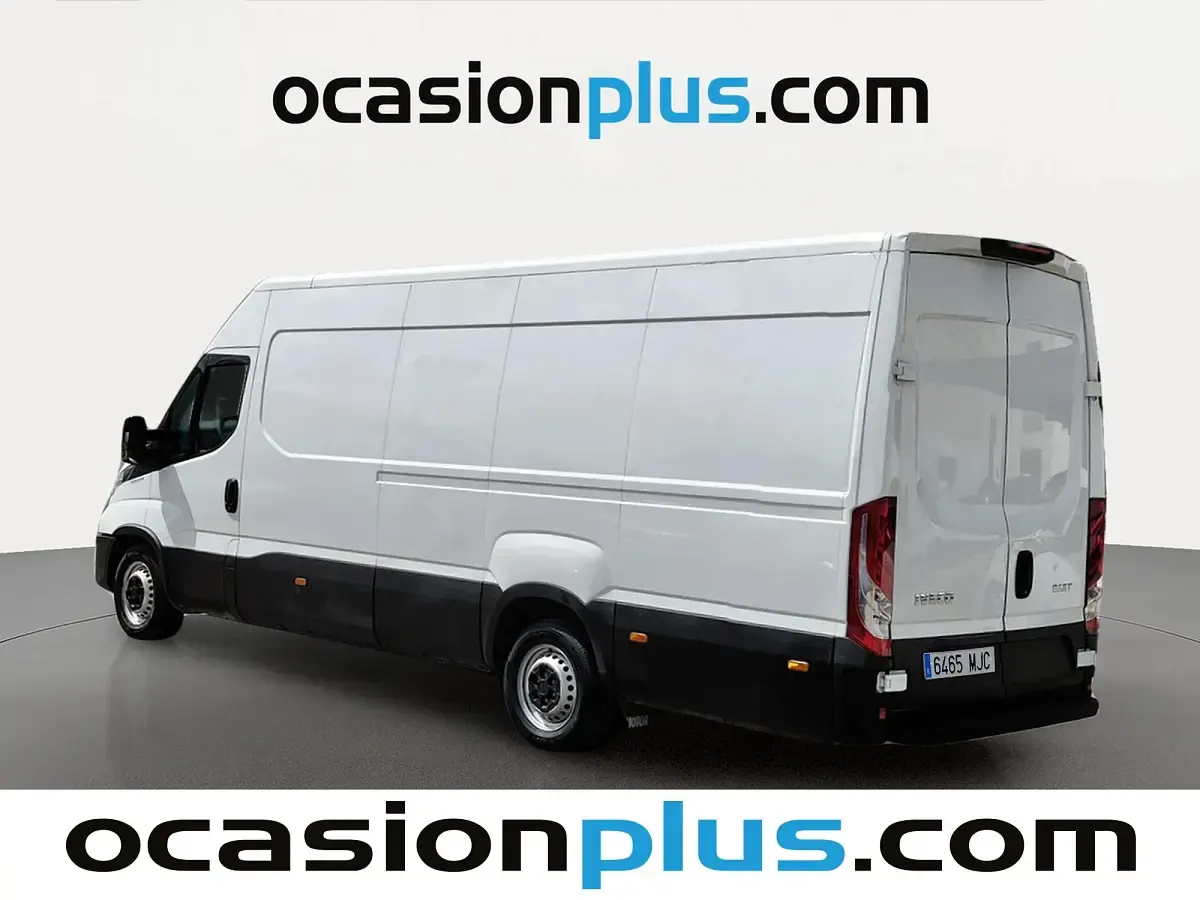 Usado Iveco Daily 156 CV (114 kW) 2023 Blanco Familiar