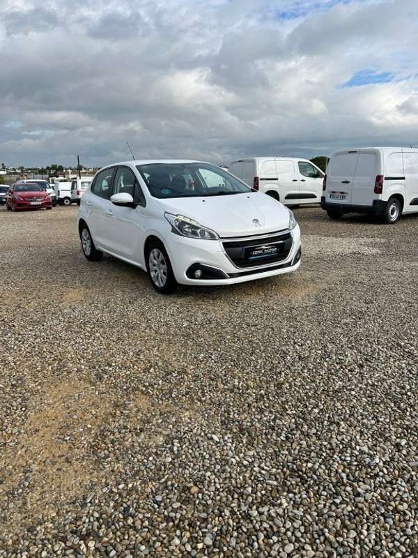 Blanco Usado 2018 Peugeot 208 Active Utilitario | 8500 € (Precio justo) - Imagen 1/4