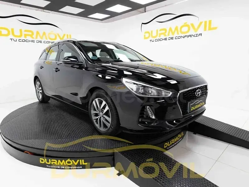 Usado Hyundai i30 110 CV (80 kW) 2017 Negro Familiar