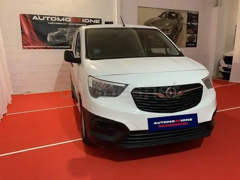 Käytetty Opel Combo Life Edition 102 HP (75 kW) 2022 Valkoinen Tila-auto