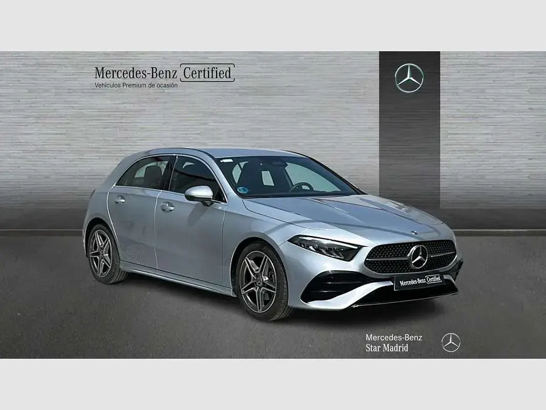Usado Mercedes A180 136 CV (100 kW) 2025 Plateado Berlina