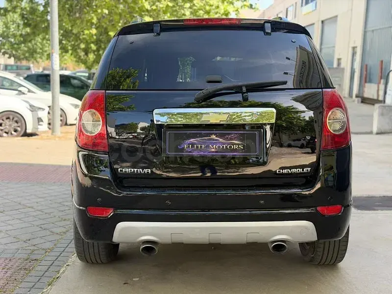 Usado Chevrolet Captiva LT 150 CV (110 kW) 2008 Negro SUV