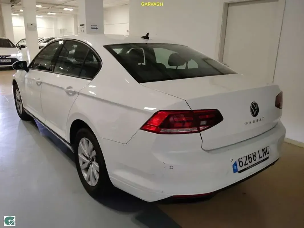 Usado VW Passat 150 CV (110 kW) 2021 Blanco Berlina