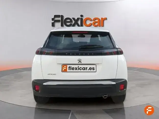 Usado Peugeot 2008 Active 110 CV (80 kW) 2021 Blanco SUV
