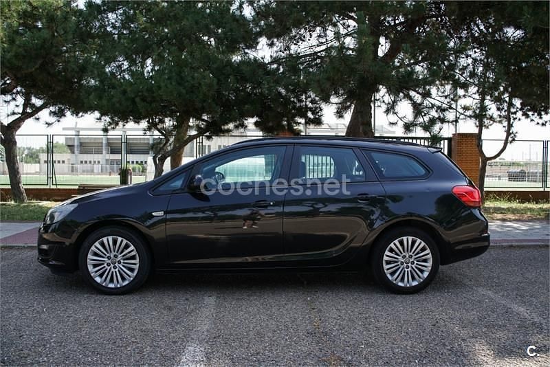 Usado Opel Astra Selective 140 HP (102 kW) 2015 Preto Carrinha