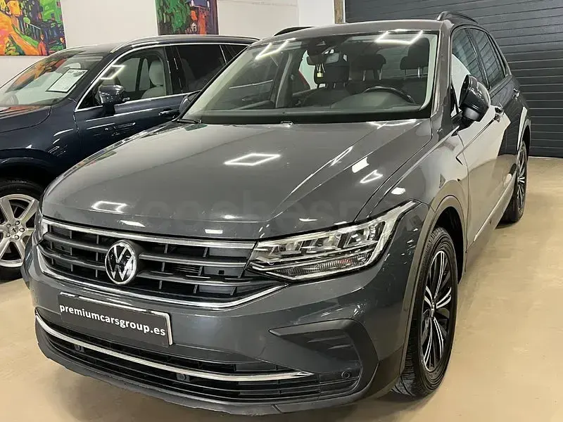 Usado VW Tiguan R-line 150 CV (110 kW) 2021 Gris / plata SUV