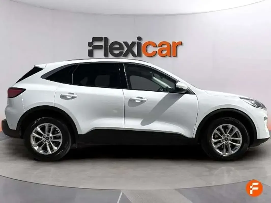 Usado Ford Kuga Titanium 150 CV (110 kW) 2023 Blanco SUV