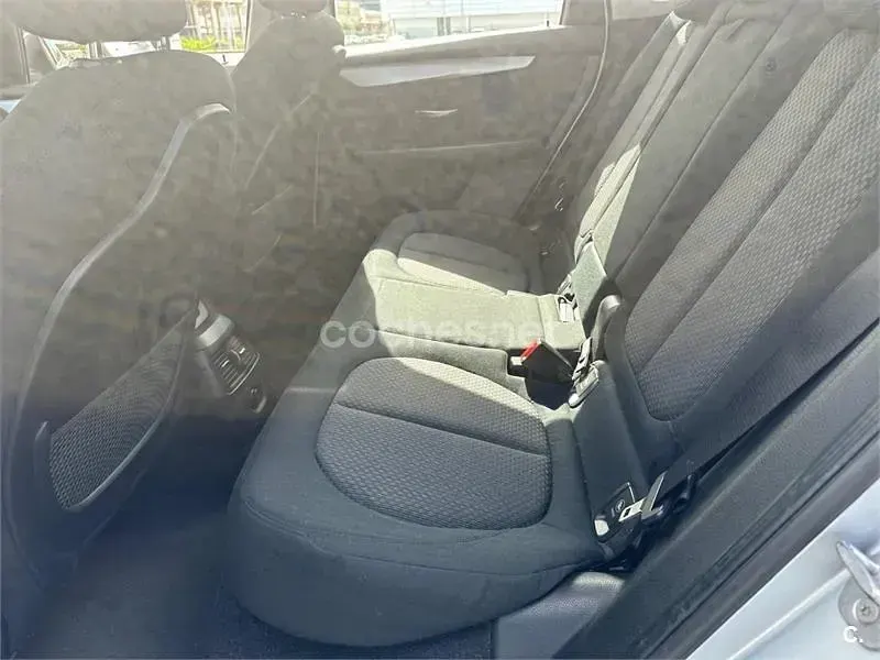 Usado BMW 225 Active Tourer iPerformance 224 CV (164 kW) 2017 Gris / plata Monovolumen