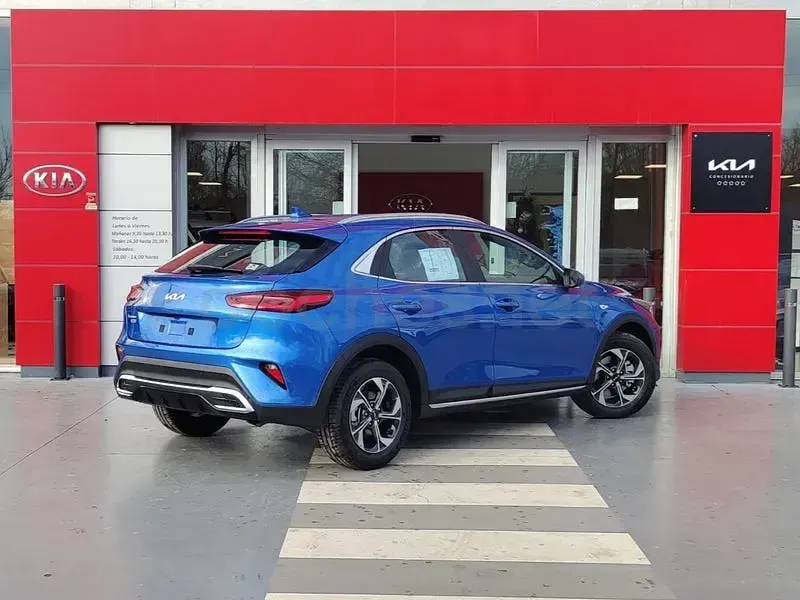 Usado Kia XCeed 140 CV (102 kW) 2025 Azul SUV