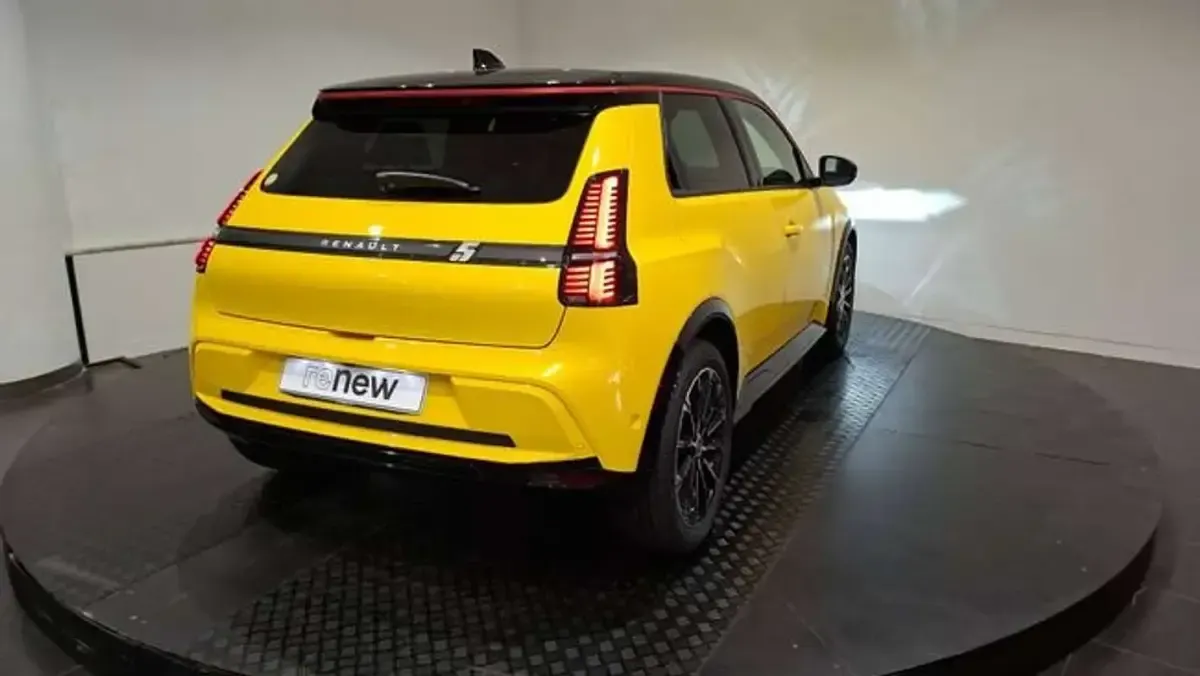 Usado Renault 5 E-Tech Iconic 110 kW (150 CV) 2026 Amarillo Berlina