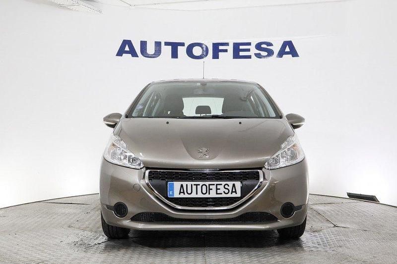 Usado Peugeot 208 Active 82 CV (60 kW) 2014 Plateado Utilitario