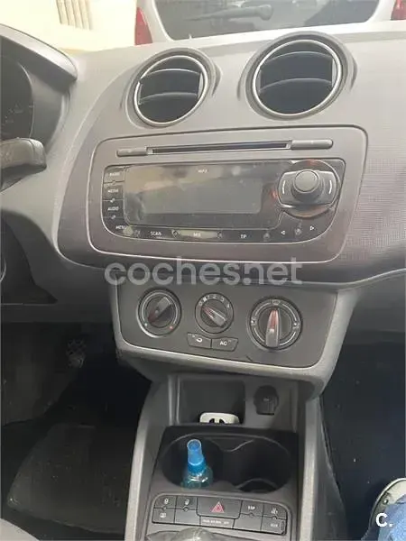 Usado Seat Ibiza Reference 80 CV (58 kW) 2010 Blanco Berlina