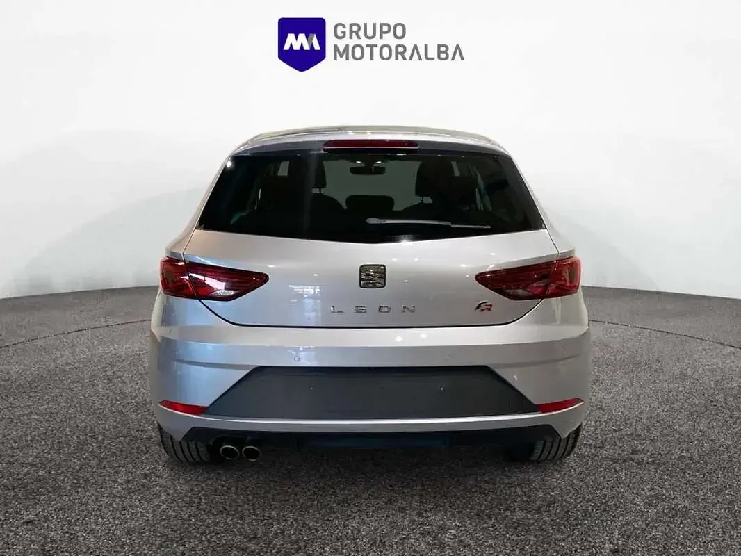 Usado Seat Leon ST FR 125 CV (91 kW) 2017 Plateado Familiar