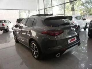 Usado Alfa Romeo Stelvio Super 210 CV (154 kW) 2018 Gris SUV