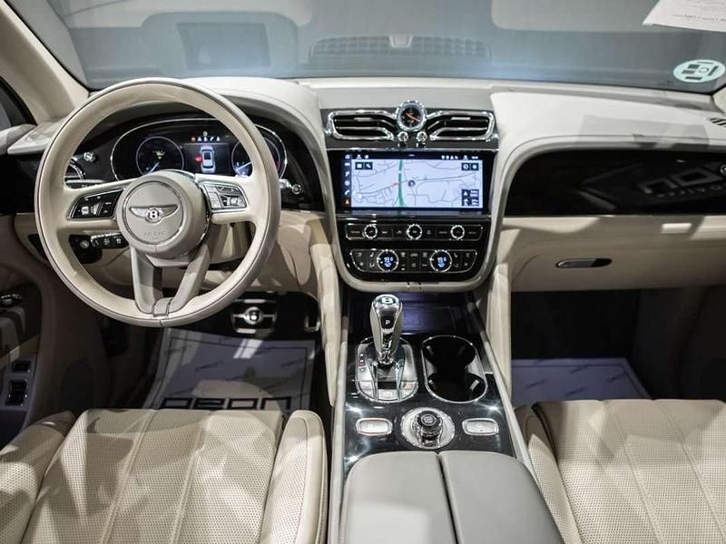 Usado Bentley Bentayga 550 CV (404 kW) 2022 Gris SUV