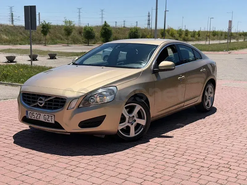 Usado Volvo S60 Kinetic 163 CV (119 kW) 2010 Beige Berlina